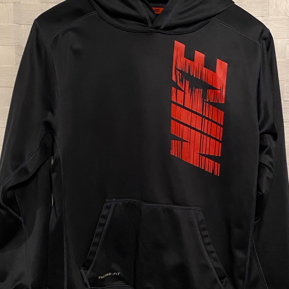 Boys Therma-fit Nike hoodie Size XL